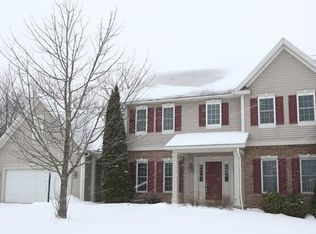 4 Woodgreen Dr, Pittsford, NY 14534