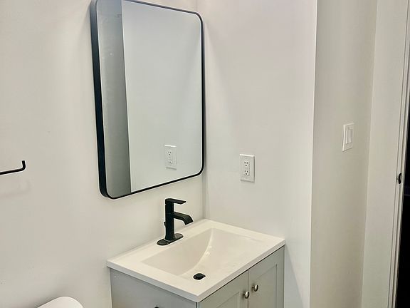 3rd image of 980 Hilo Ln #980