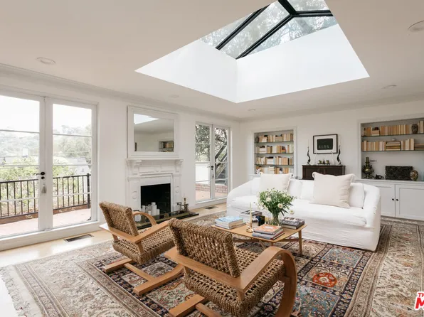 8831 Lookout Mountain Ave, Los Angeles, CA 90046