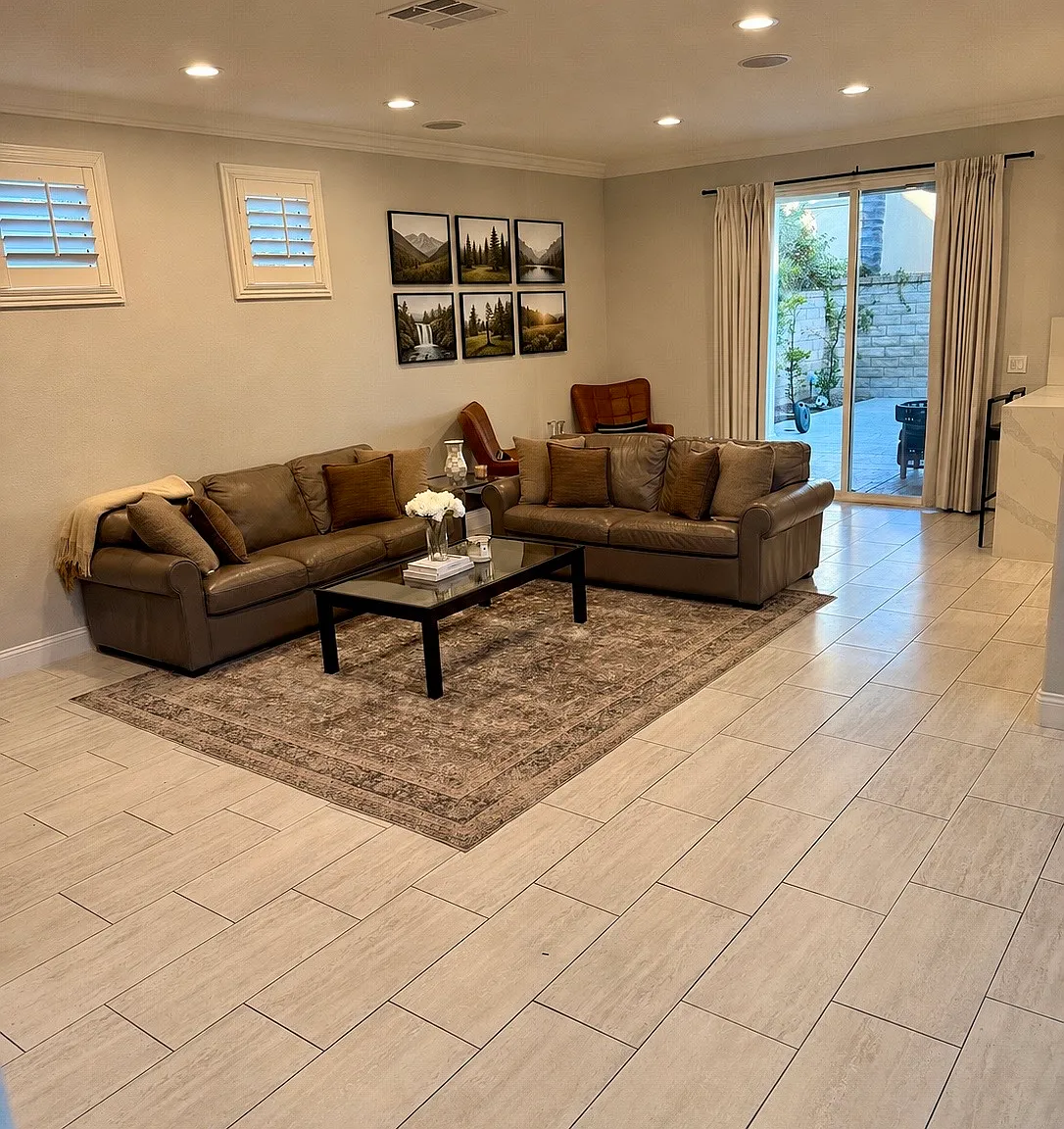 4 bed, 2.5 bath, 2400 sqft, $6,800 — Photo 2