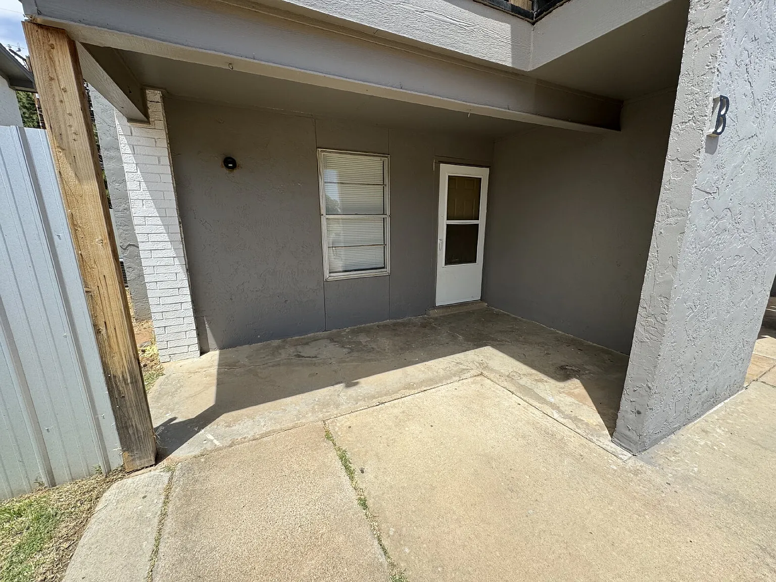 2 bed, 1.0 bath, 800 sqft, $725 — Photo 1