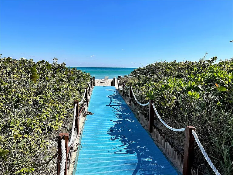 2080 S Ocean Dr #Penthouse 3 — Photo 22