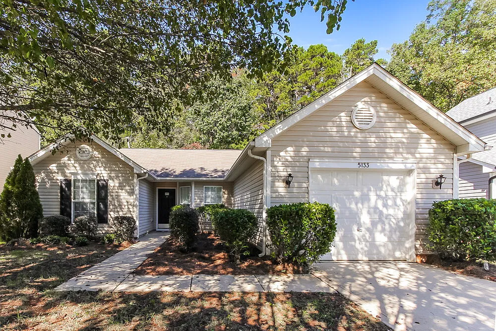 3 bed, 2.0 bath, 1284 sqft, $2,480 — Photo 1