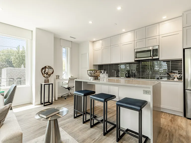 71 Redpath Ave — Photo 9