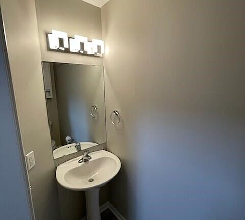 2nd image of 15314 Broadmoor Pl