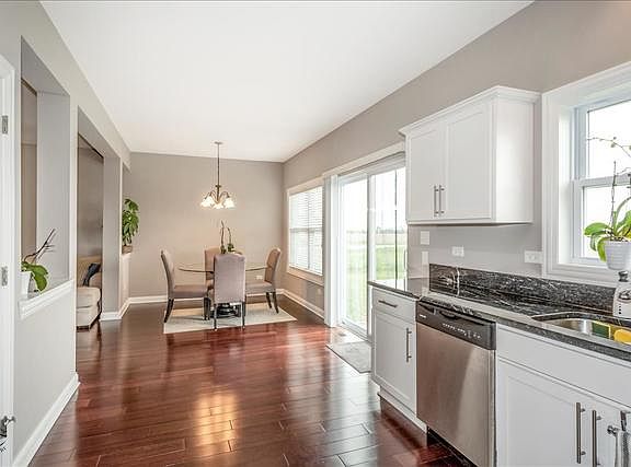 4th image of 6161 Park View Dr