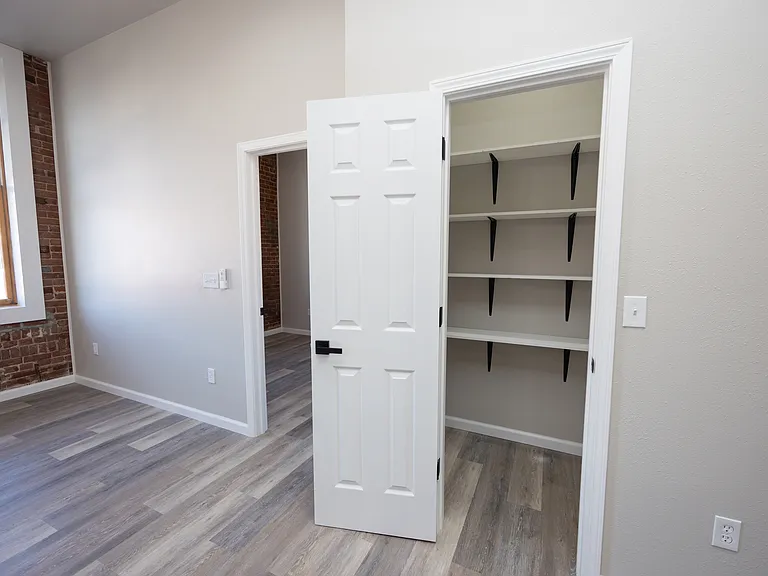 201 E Grand Ave #2 — Photo 10