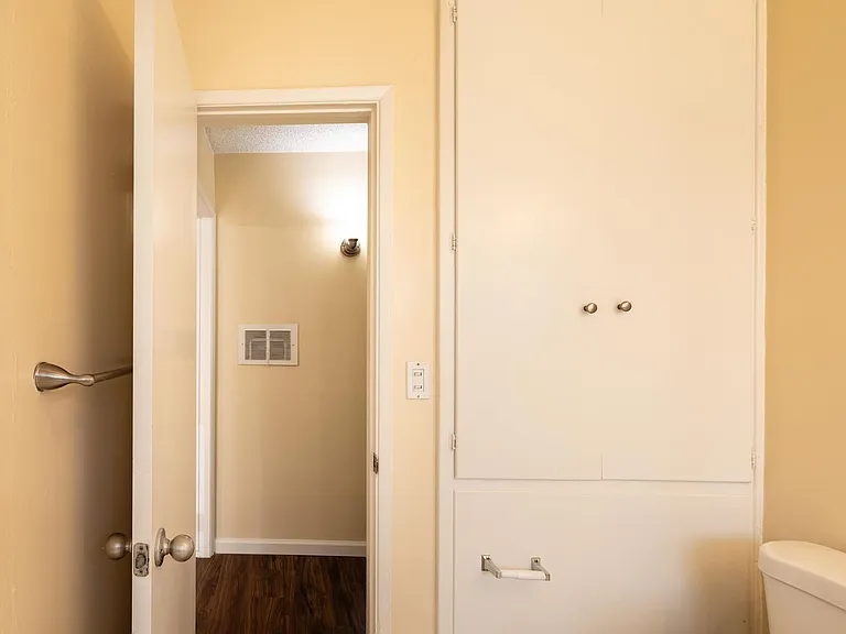 Sleepy Hollow Apartments — Photo 37