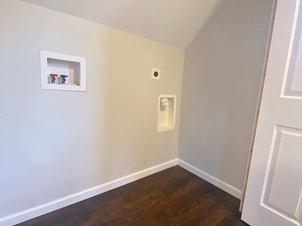 In-unit laundry hookups