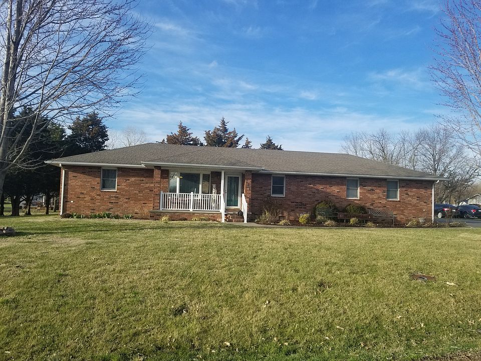 1st image of 400 W Willow St