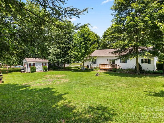 4th image of 19 Ivy Garden Dr