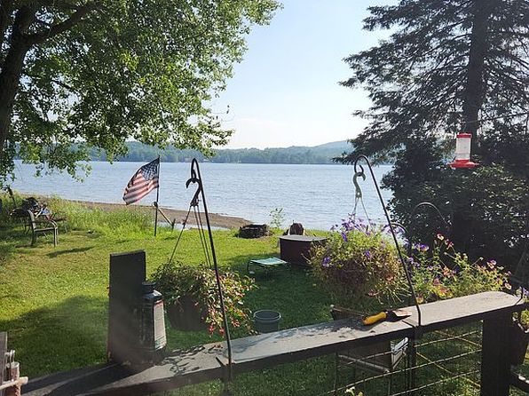 54 Hideaway Dr