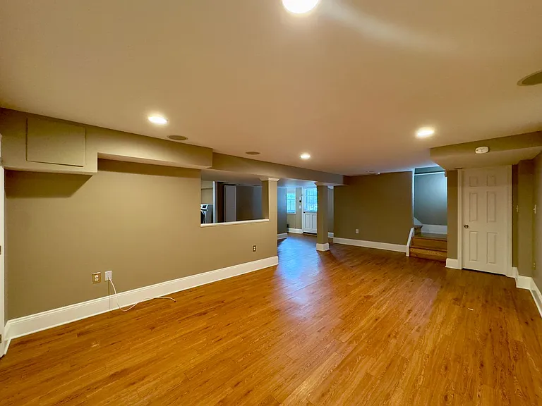 115 E Northern Pkwy — Photo 13