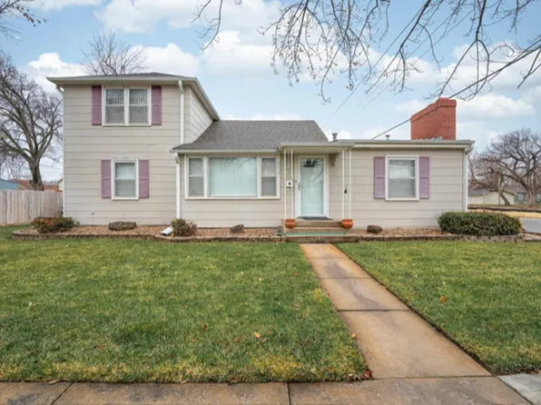 135 E Ellsworth Ave, Salina, KS 67401