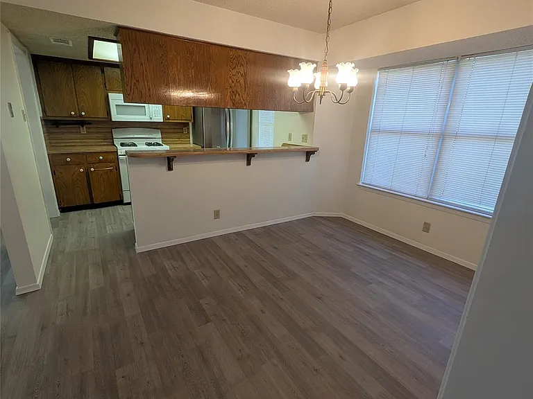 800 E Central Dr — Photo 4