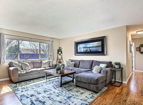 3rd image of 1666 Ebbetts Dr