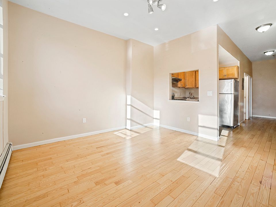 1st image of 525 Greene Ave #1