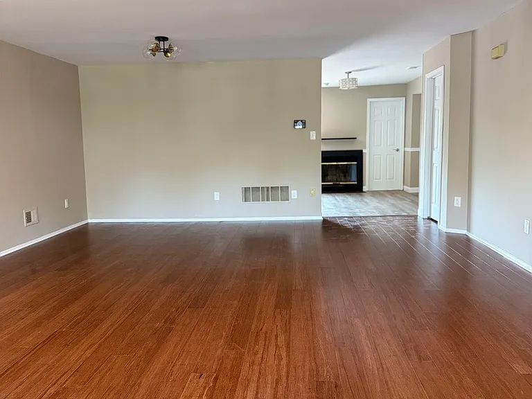 103 Bedford Pl — Photo 4