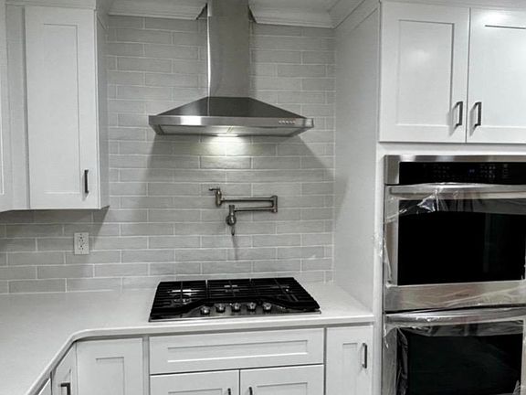 5th image of 4905 Lee St