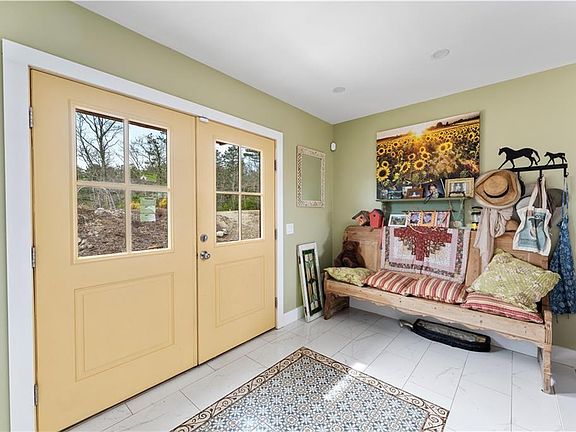 3rd image of 224 Greenhouse Rd