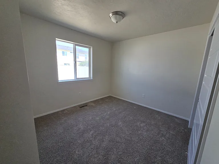 649 Clinton Dr — Photo 11