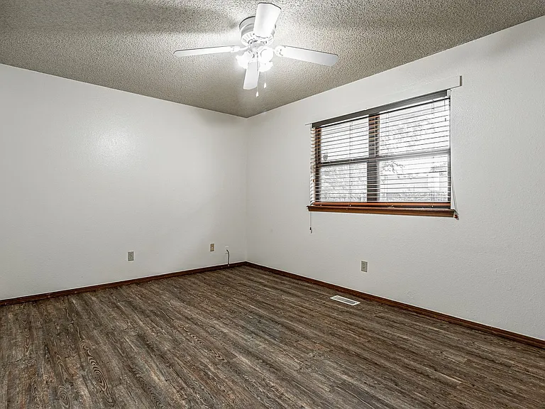 3808 Oakcliff Dr — Photo 20