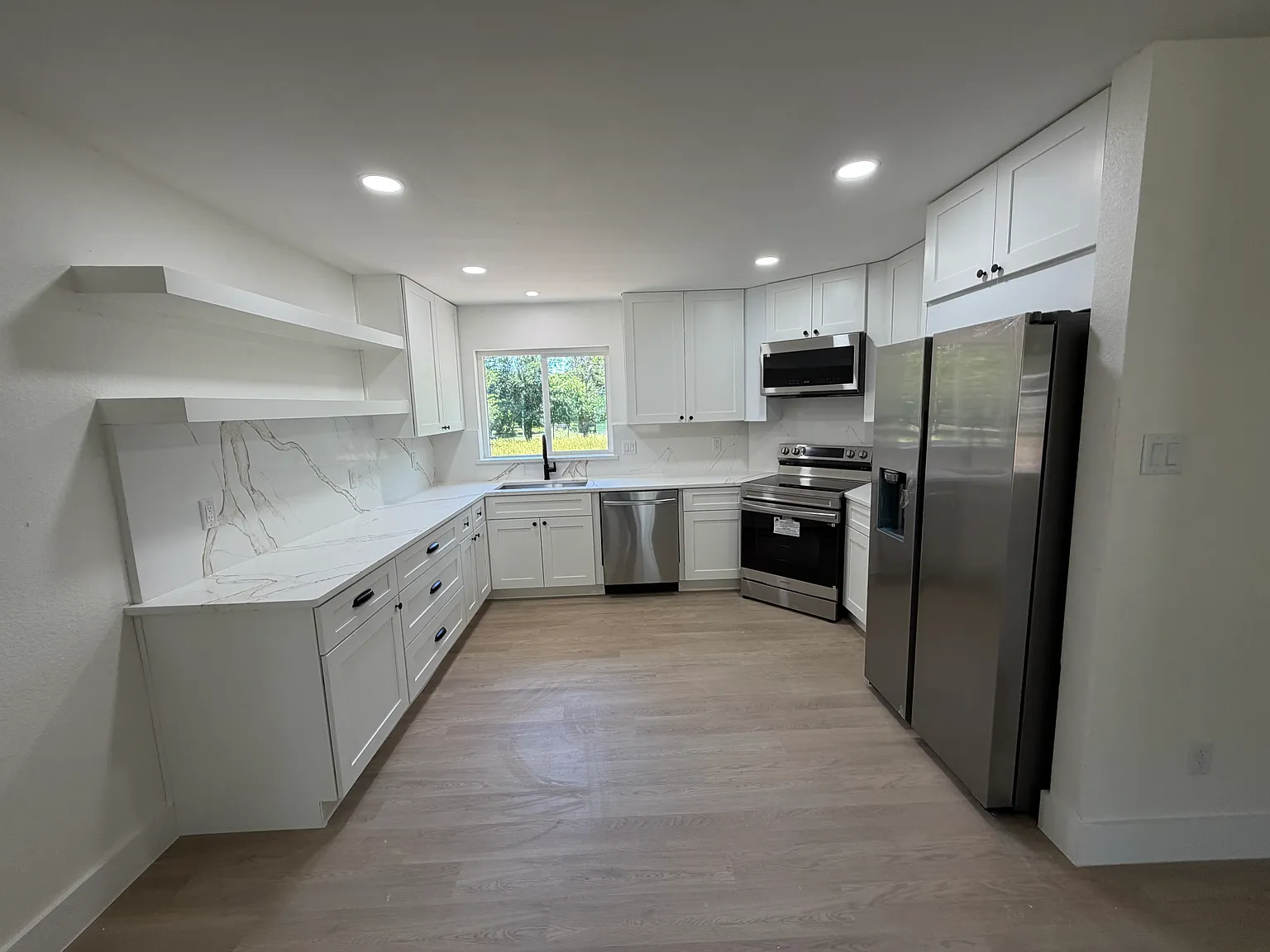 3 bed, 1300 sqft, $2,650 — Photo 3
