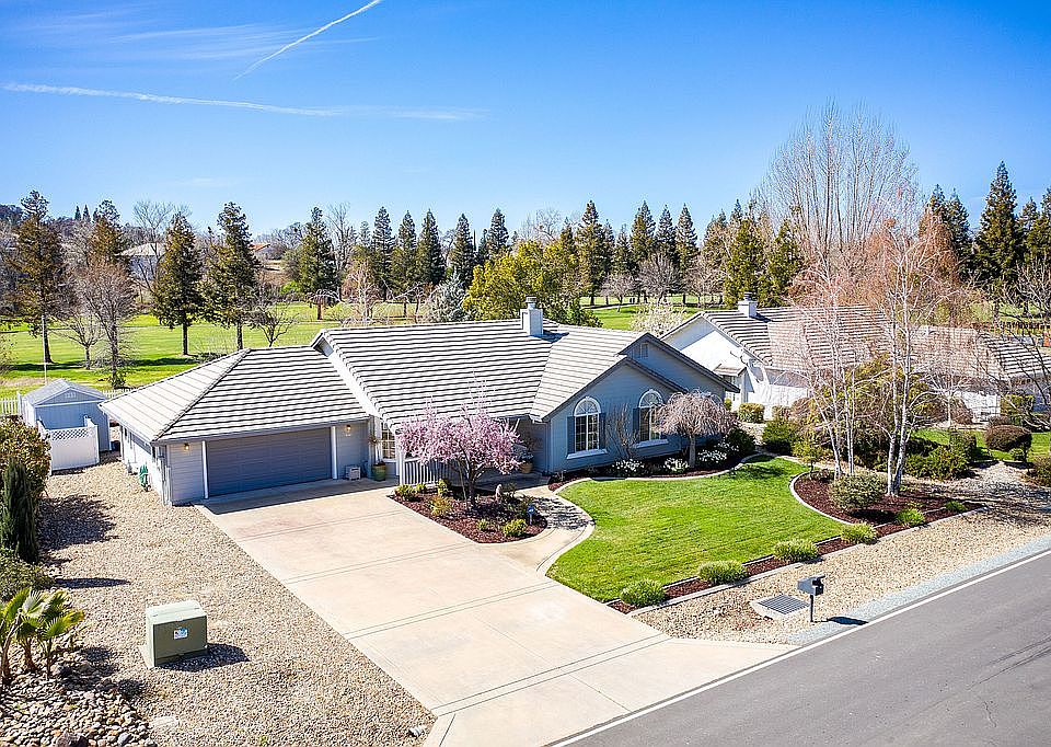 1st image of 900 Saint Andrews Dr