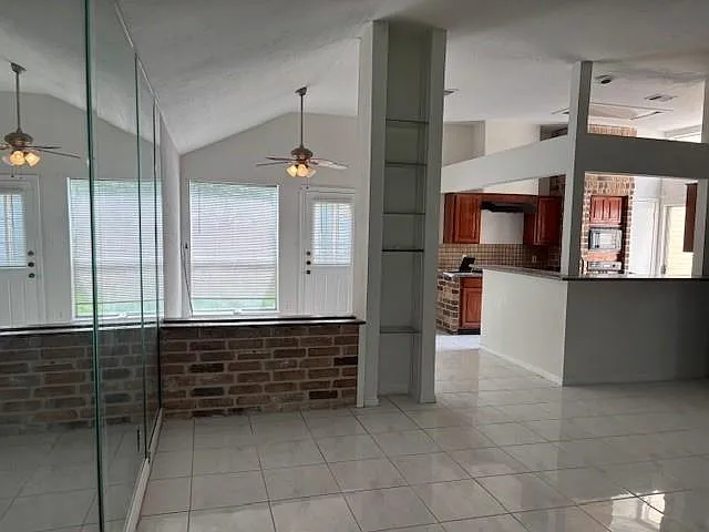 3 bed, 2.0 bath, 1572 sqft, $1,750 — Photo 4