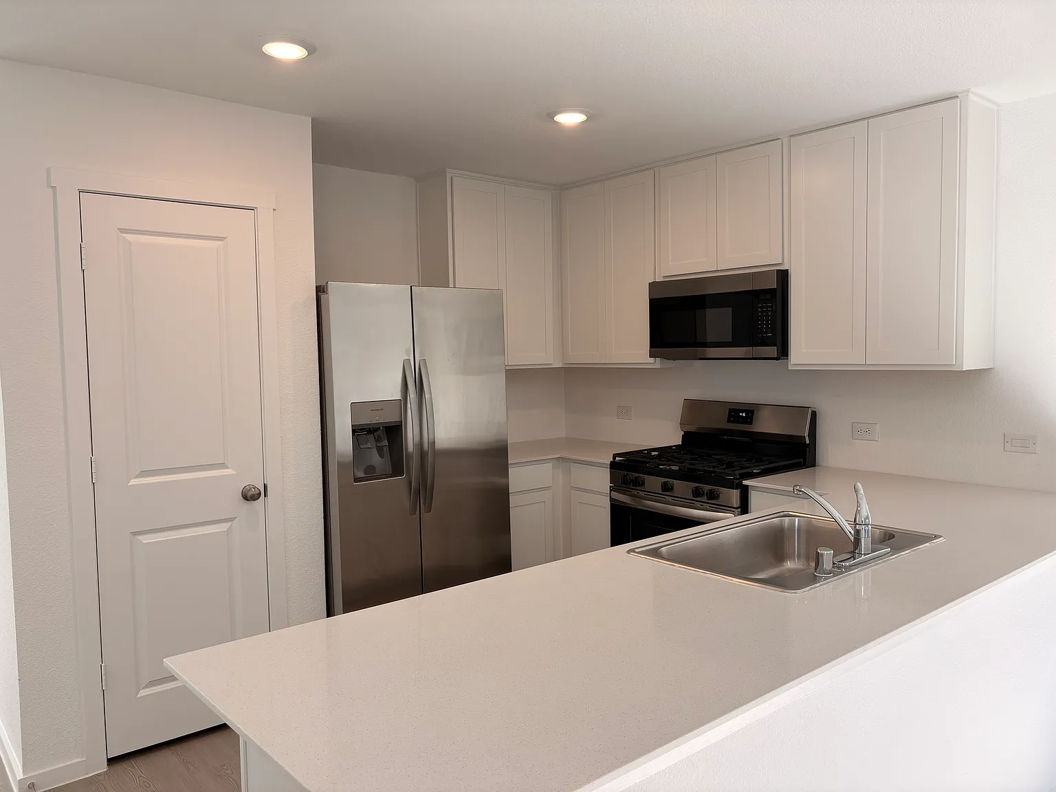 4 bed, 1656 sqft, $1,950 — Photo 2
