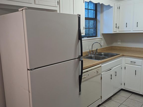 3rd image of 4907 Ruskin Ave #A