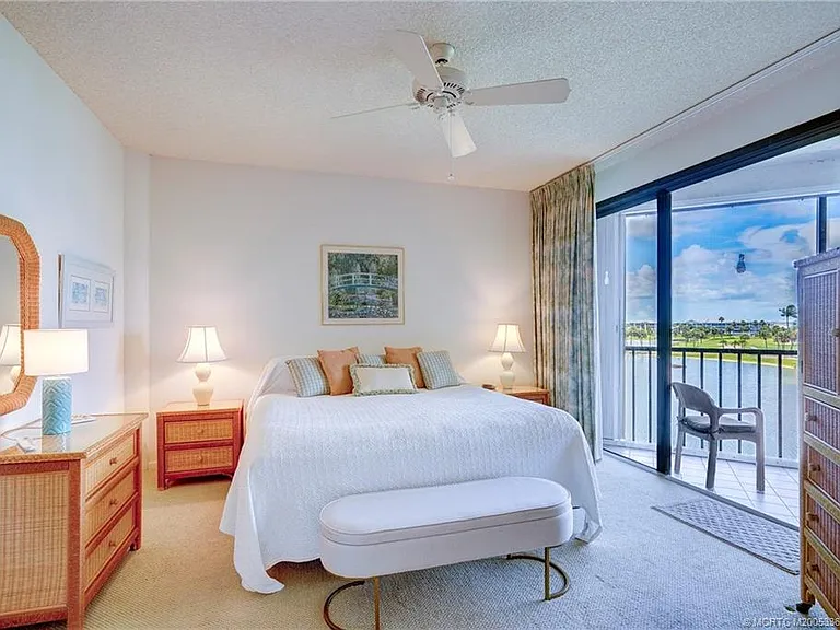 221 NE Plantation Rd #407 — Photo 35