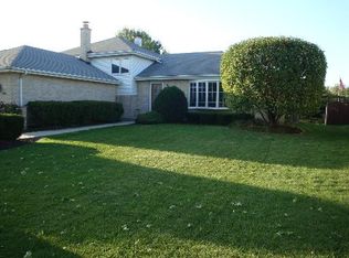 7918 Whittington Dr, Tinley Park, IL 60477