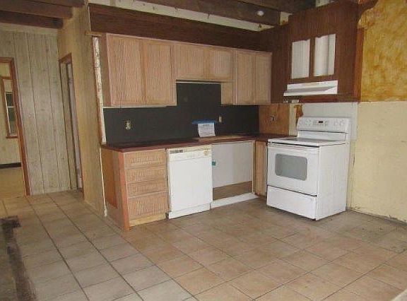 5th image of 821 N E Street