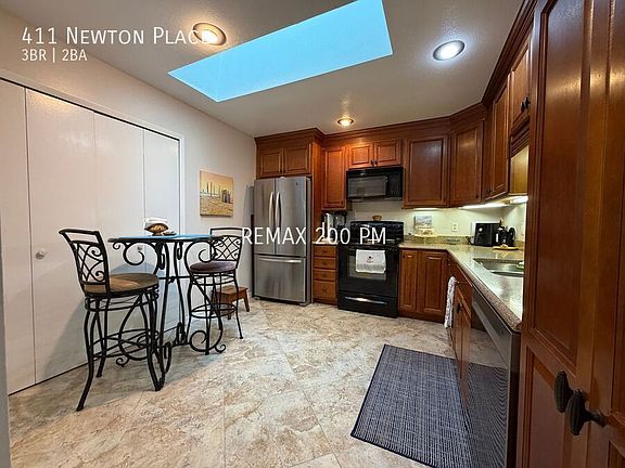 2nd image of 411 Newton Pl
