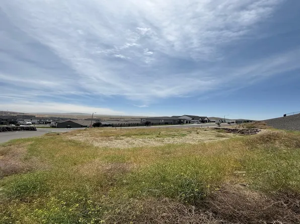 5748 W 28th Ave, Kennewick, WA 99338