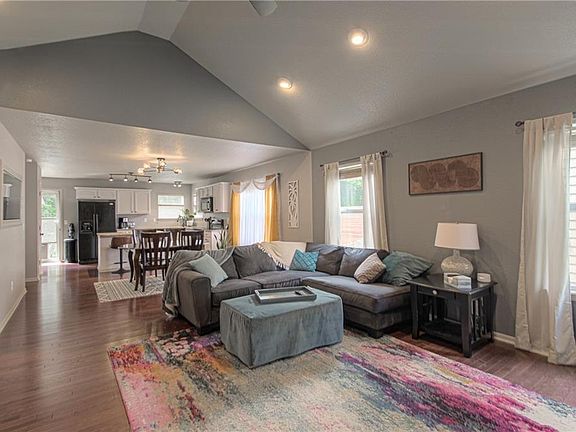4th image of 11054 Whispering Ln