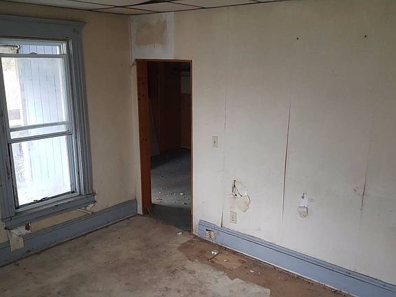 2nd image of 118 Prospect St