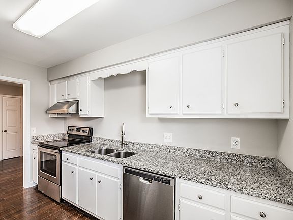 2nd image of 260 Cana Cir