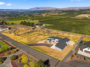 151 Lookout Point Dr, Selah, WA 98942