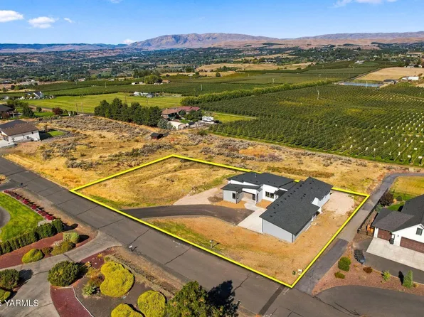 151 Lookout Point Dr, Selah, WA 98942