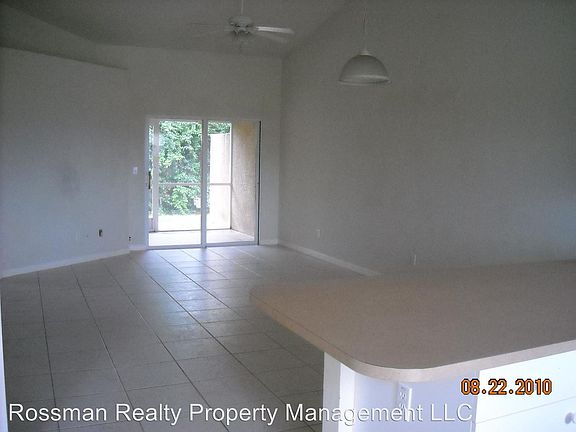 2nd image of 927 SE 14th Ter APT 2