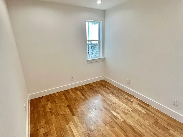 1379 Revere Ave #B — Photo 6