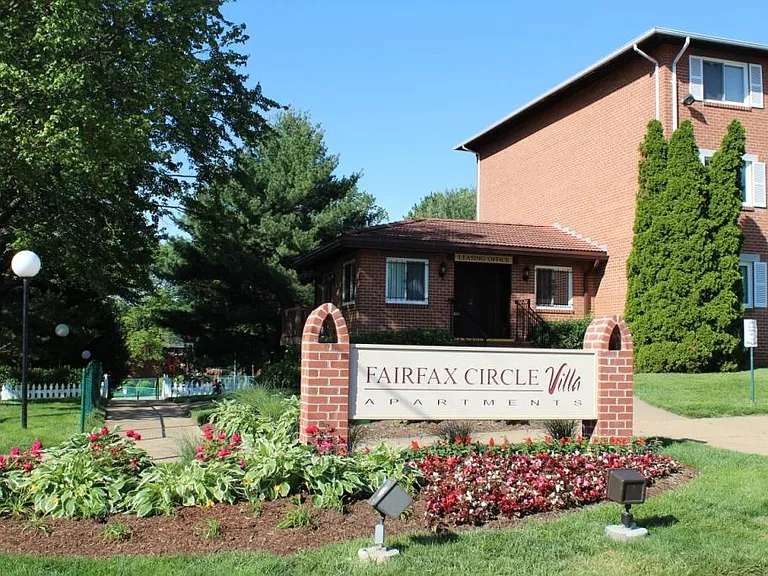 Fairfax Circle Villa — Photo 7