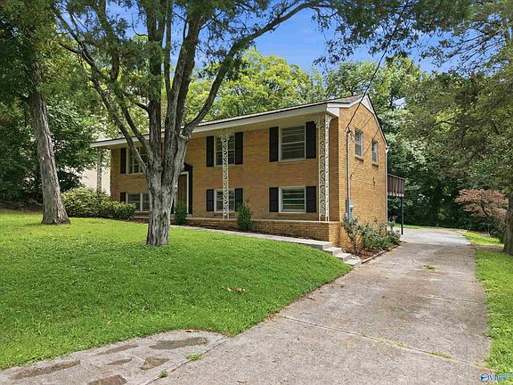 3rd image of 2628 Valley Brook Dr NE