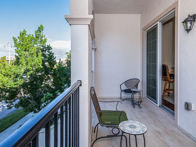 2nd floor outdoor patio