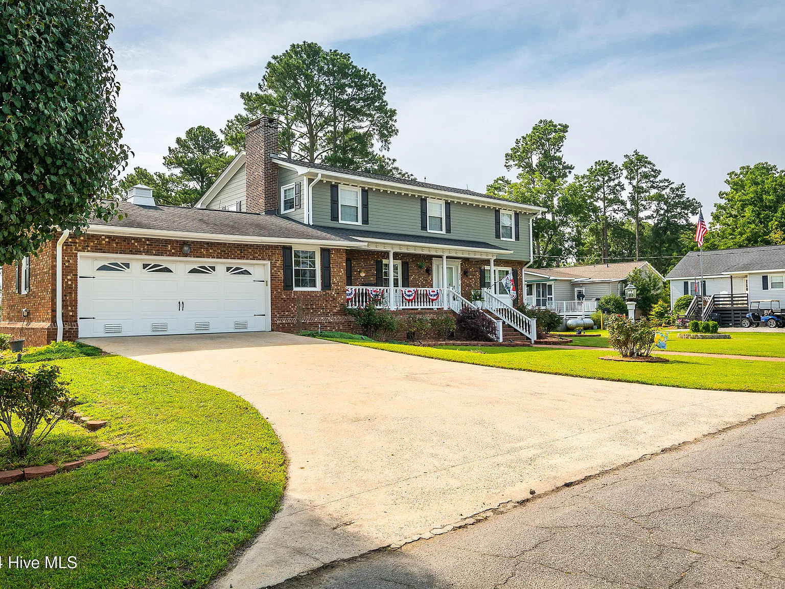4 bed, 2.5 bath, 2600 sqft, $2,500 — Photo 4