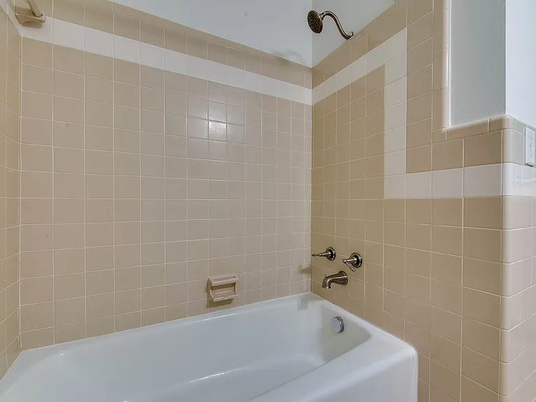 5646 Oak Dr — Photo 20