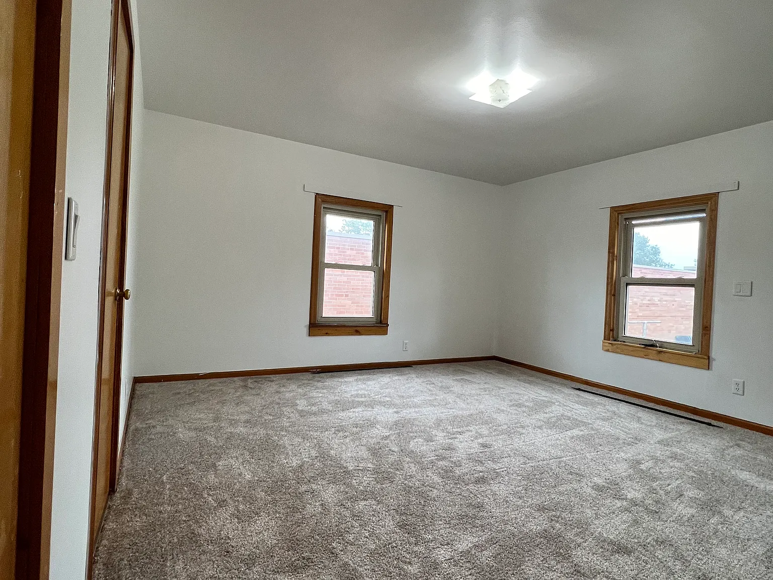 3 bed, 1000 sqft, $1,800 — Photo 3
