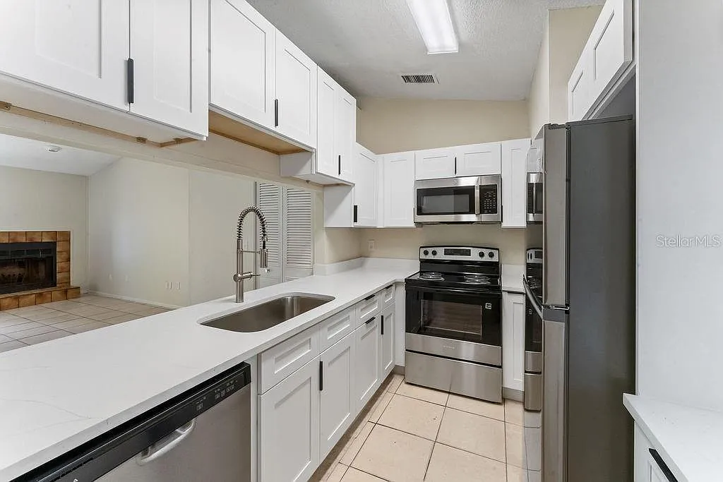 2 bed, 1.0 bath, 901 sqft, $1,395 — Photo 3